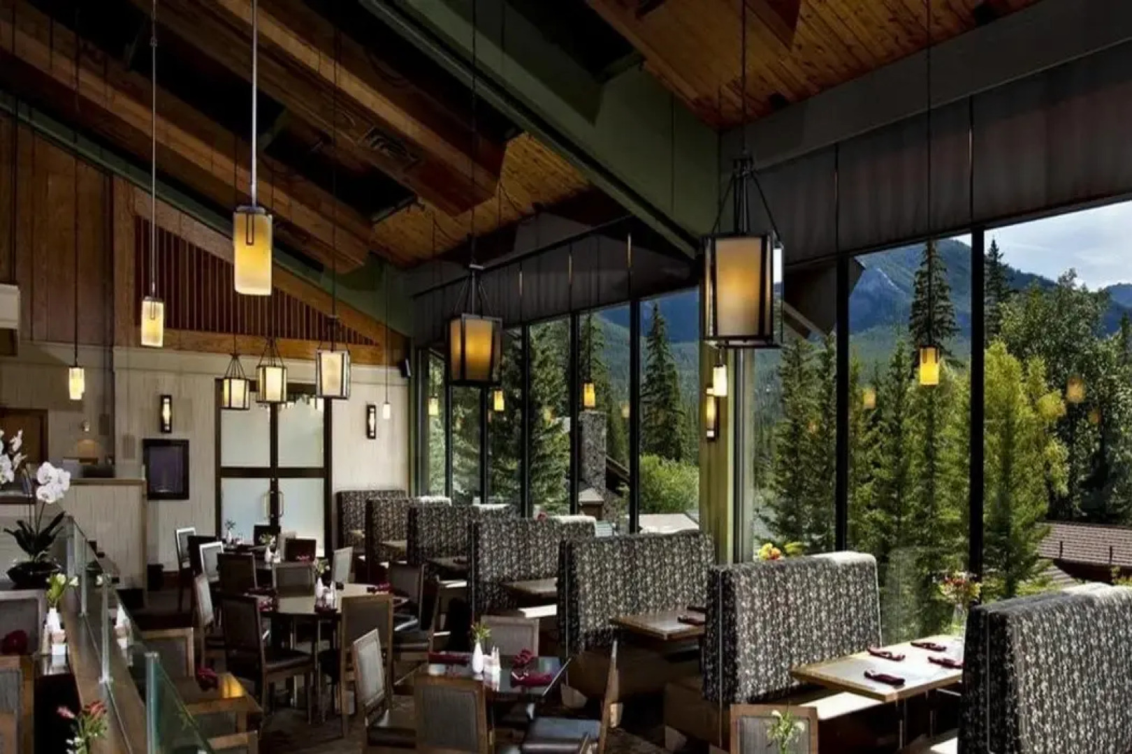 Peaks Hotel & Suites