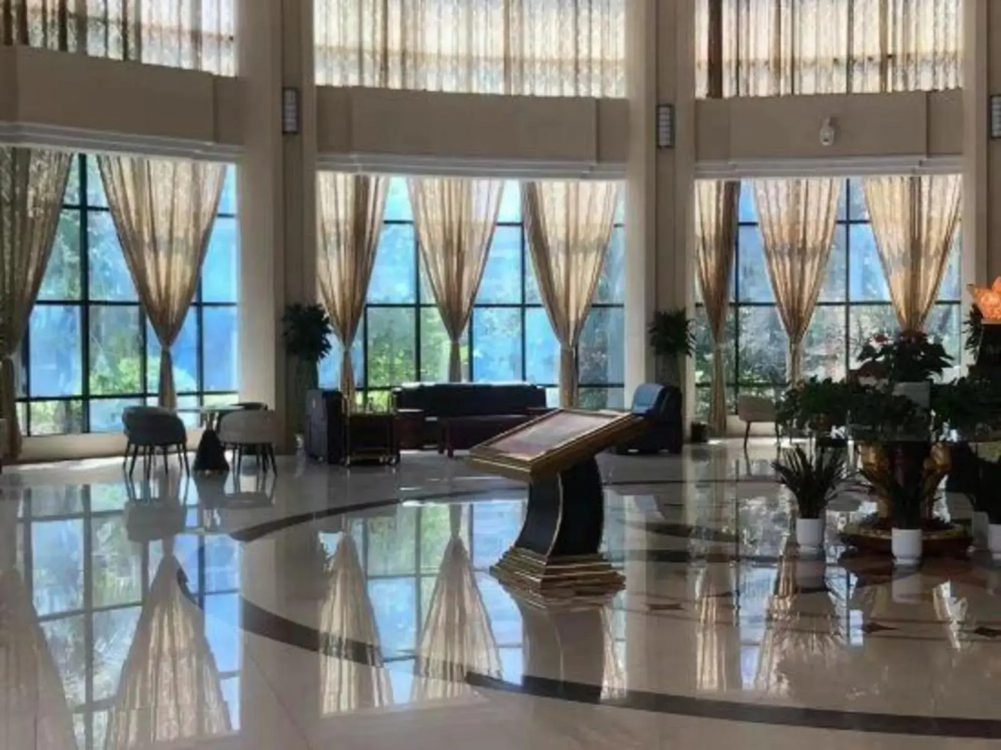 Vancourer International Hotel