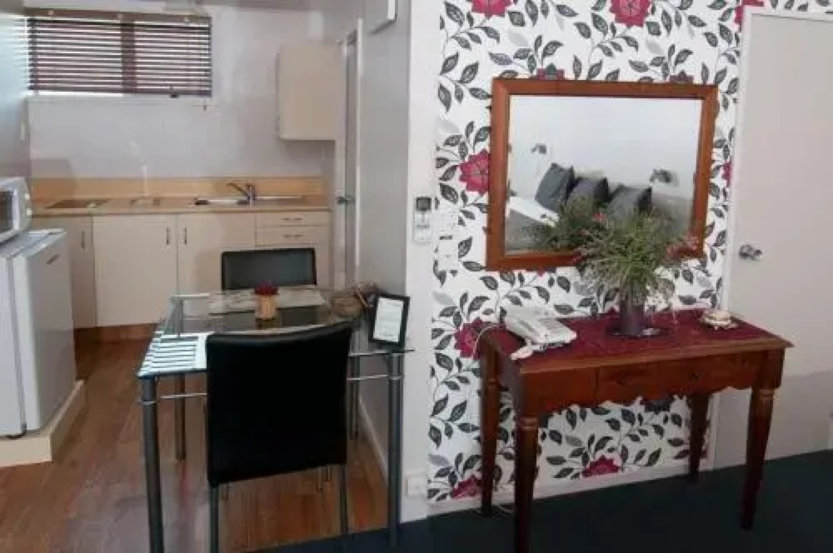 Broadway Motel & Miro Court Villas