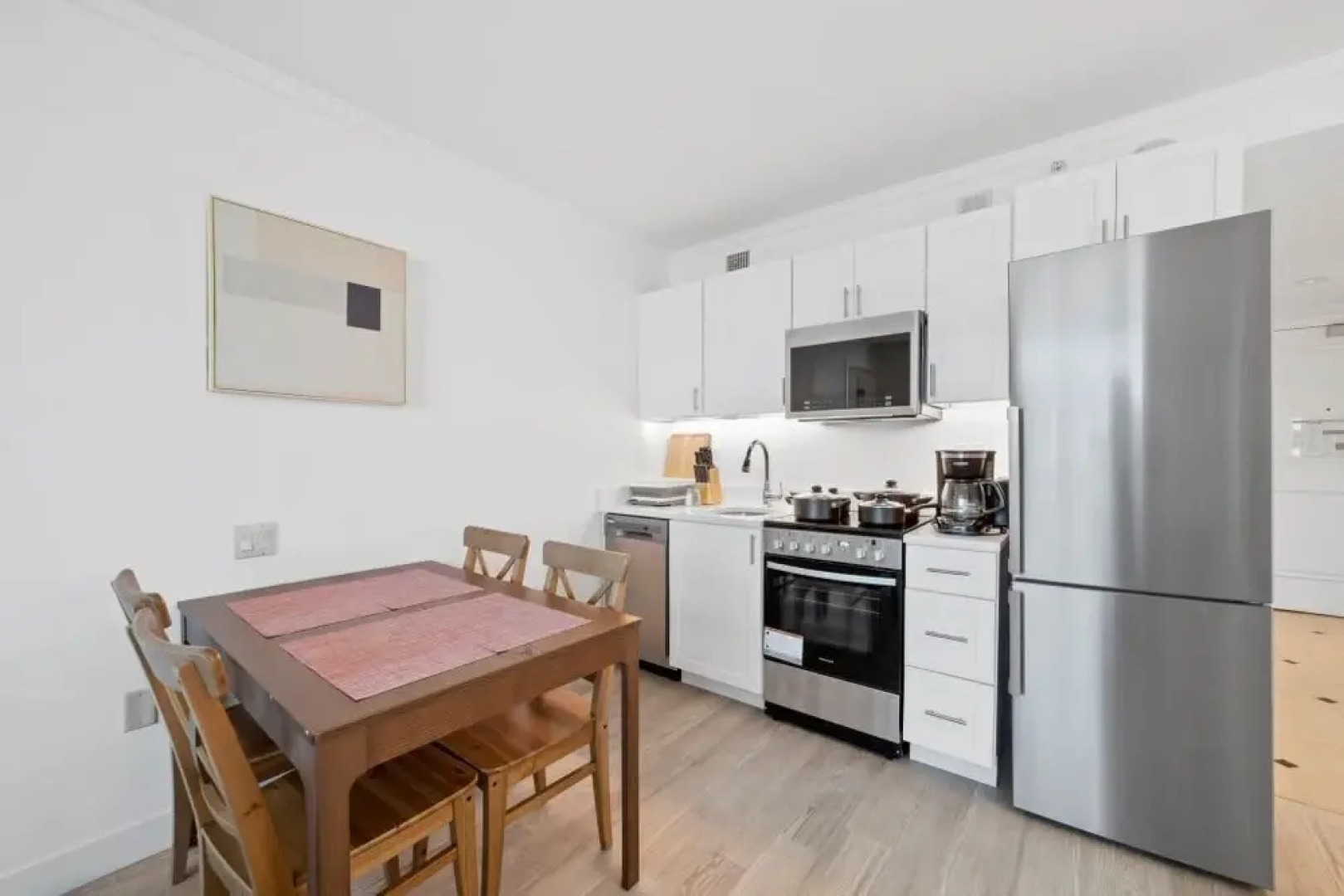 Sleep 6 Bold 1BR 2BA Beachfront Cozysuites