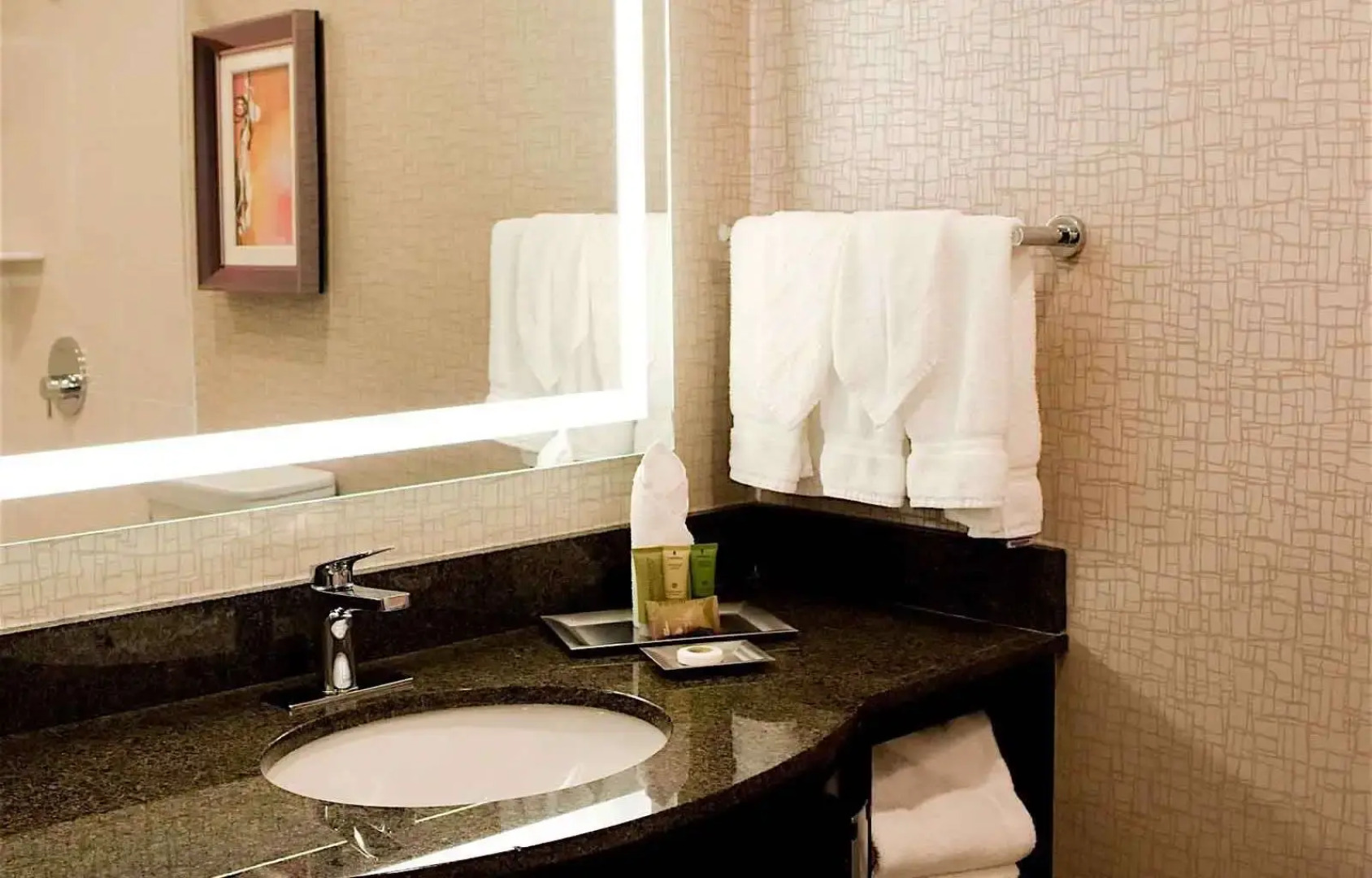 APA Hotel Woodbridge