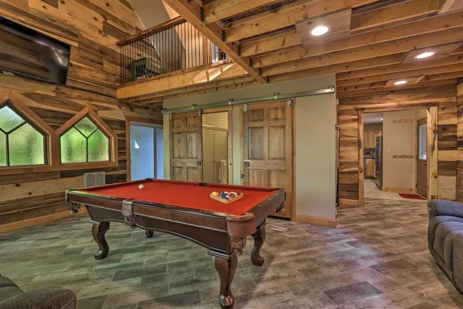 2 Mi to Beech Mtn Resort: Cabin w/ Deck & Grill!