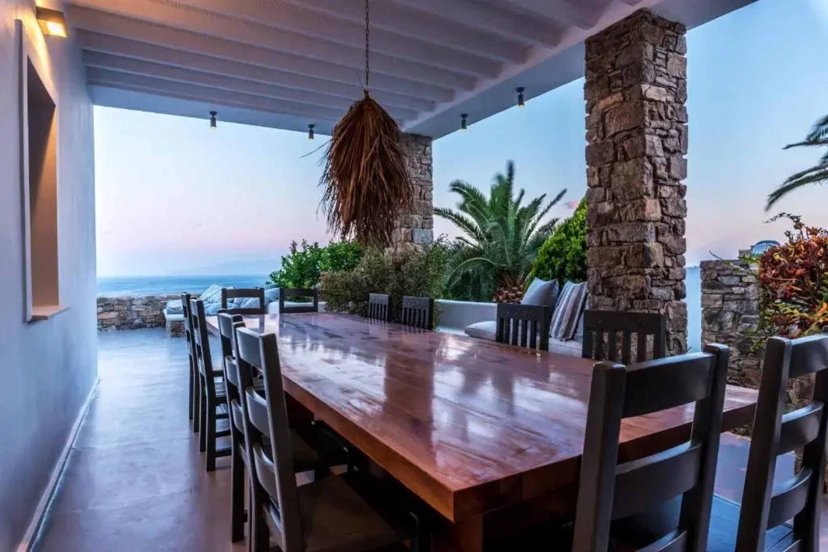 The White House by Fantasia Villas