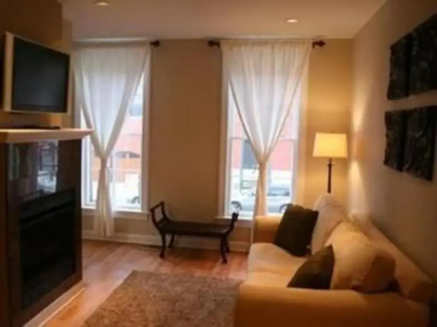 Roscoe Village Guesthouse