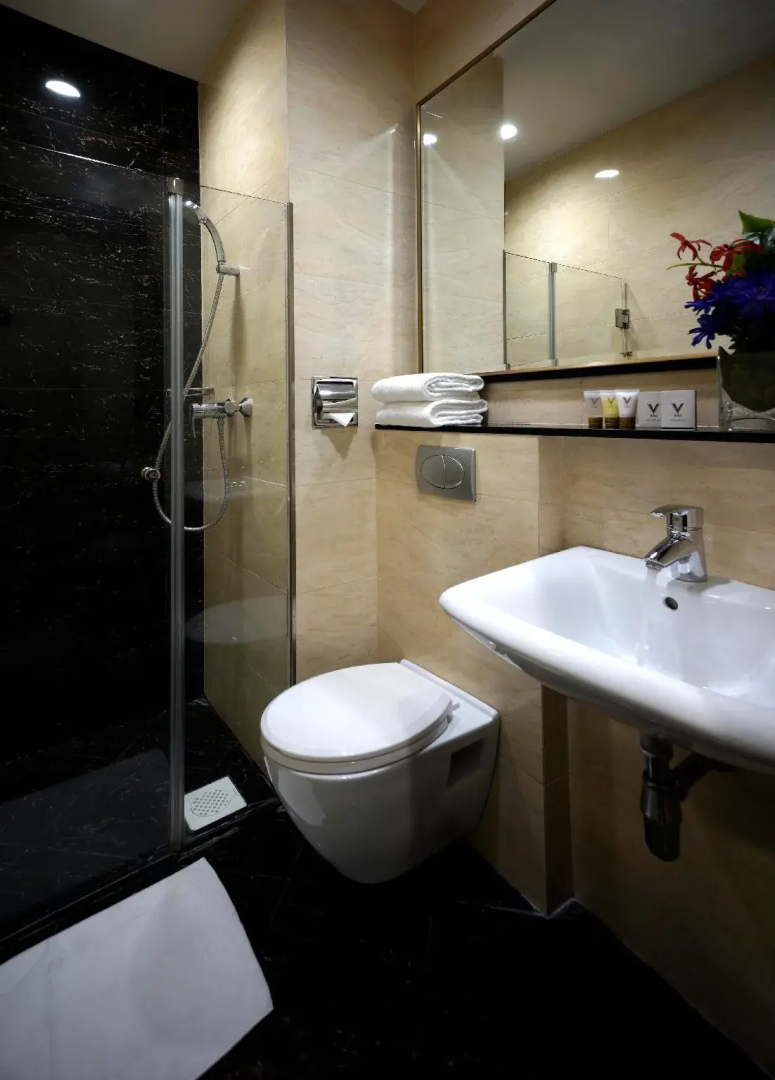 V Hotel Lavender