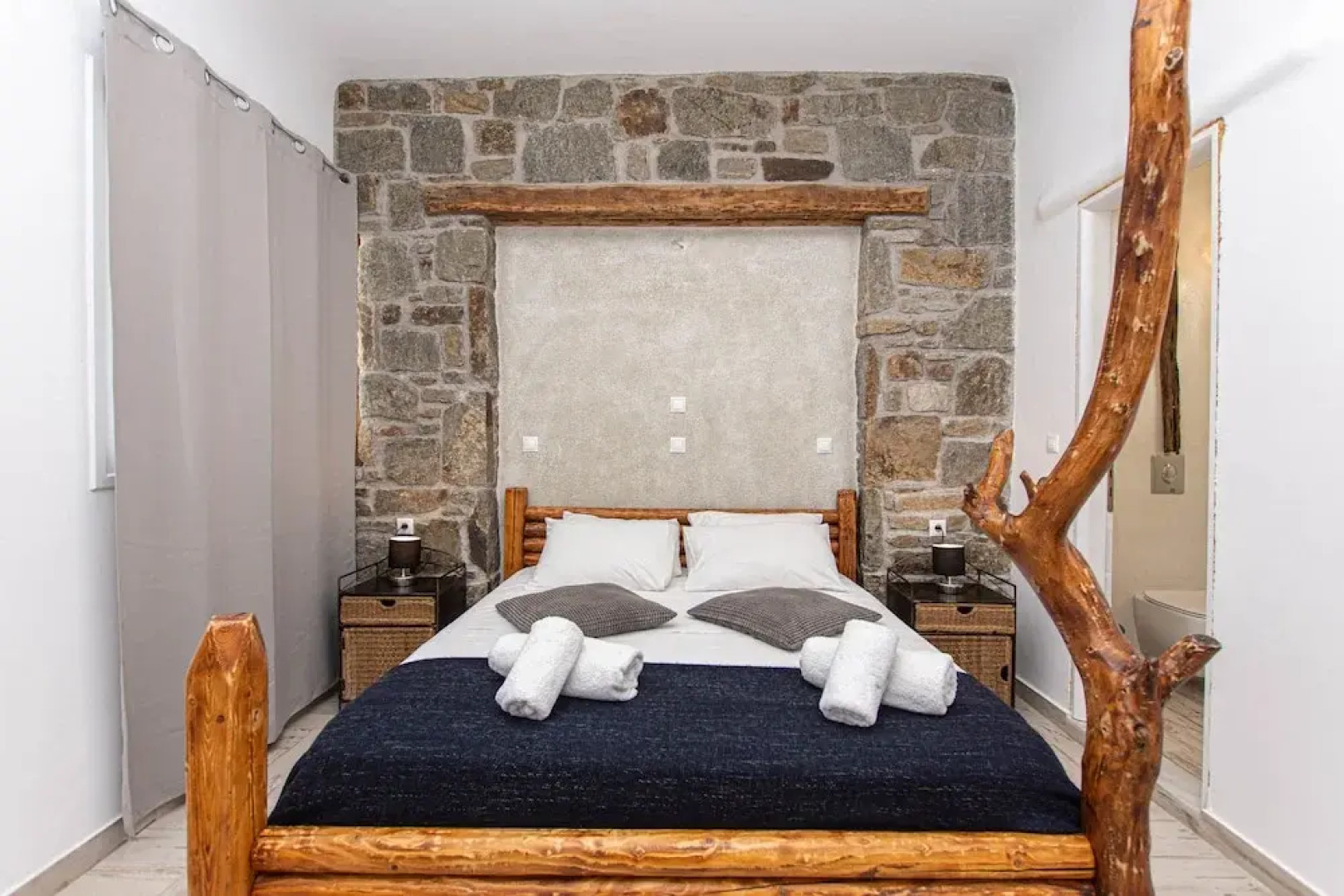 Peristeronas Village