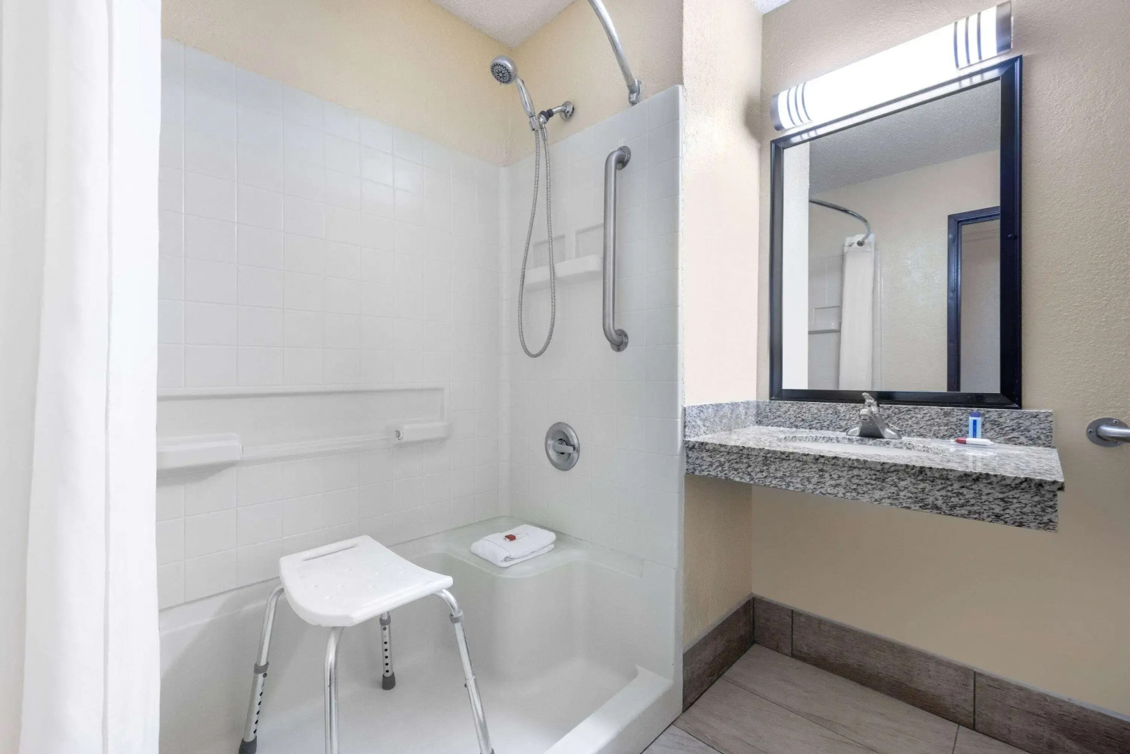 Super 8 by Wyndham Kansas City at Barry Road/Airport