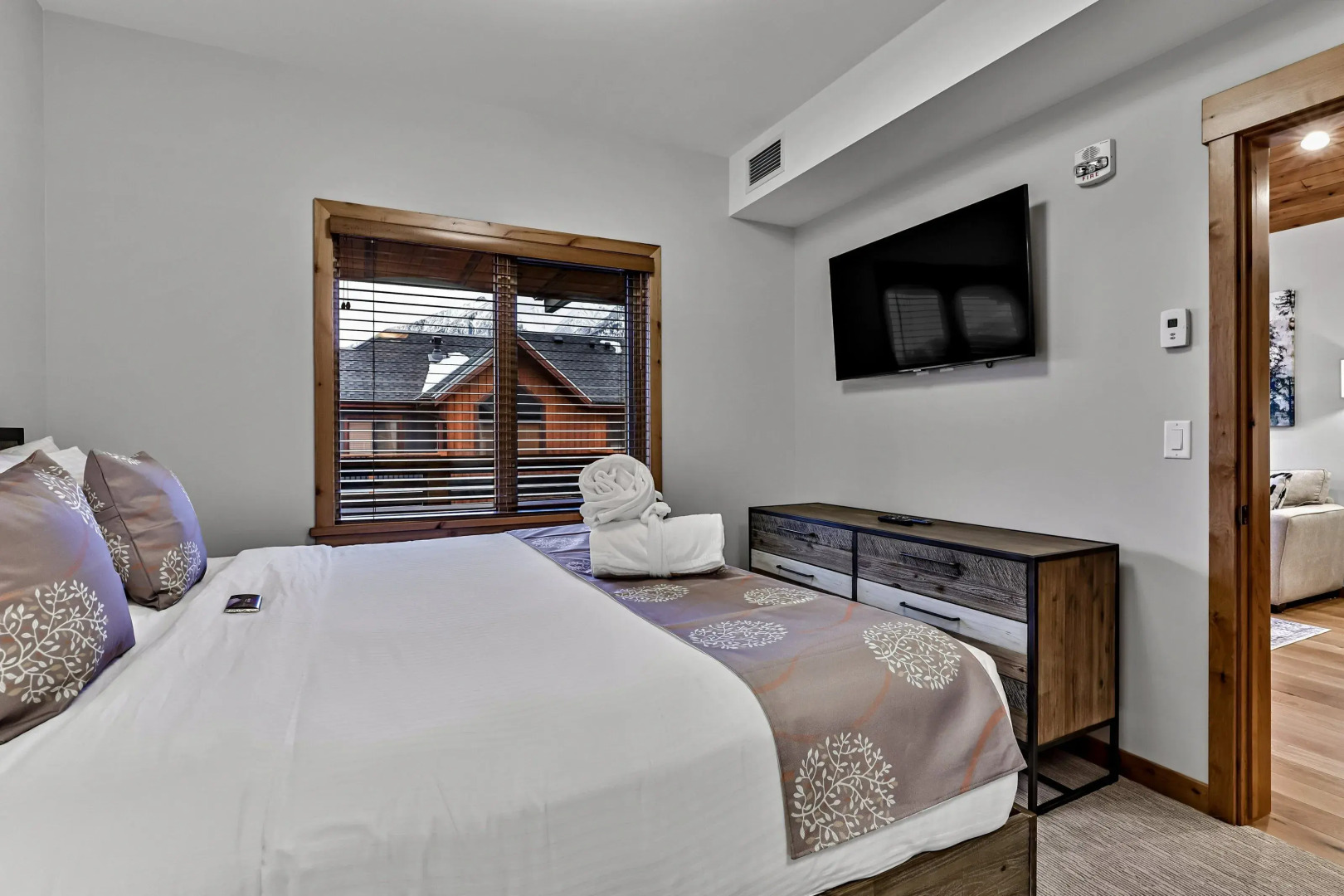 Rundle Cliffs Lodge by Spring Creek Vacation