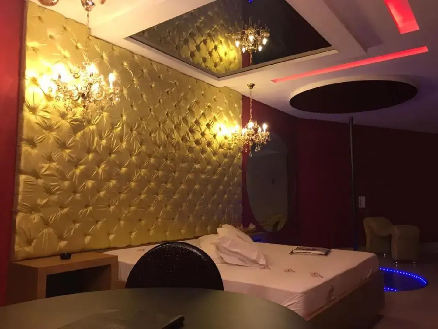 Motel Happy Night - Adults only