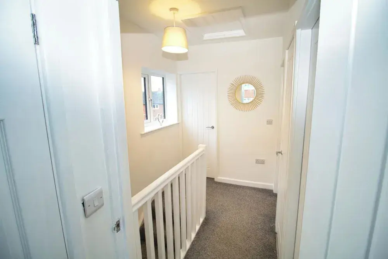 Spacious 3 Bed House - Newly Refurbished
