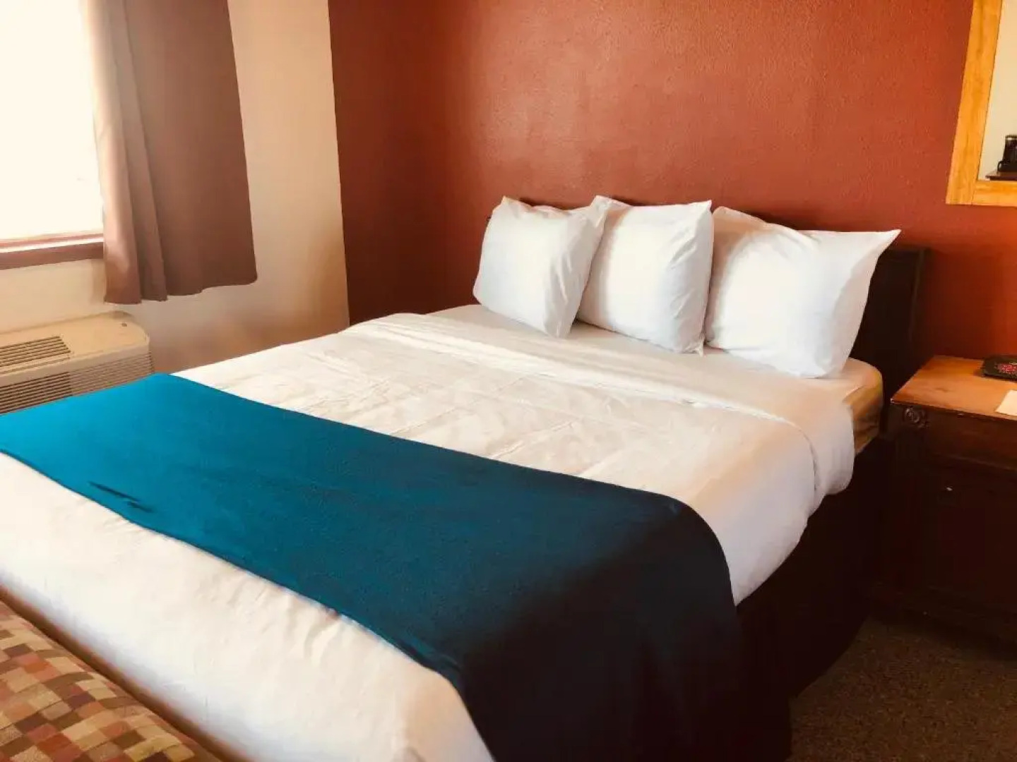 Lakeshore Inn Water Front