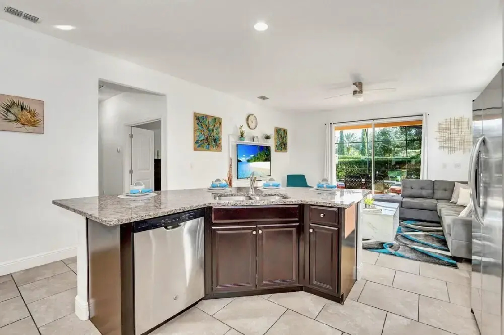 5BR Luxury Family Home - Pool BBQ and Netflix