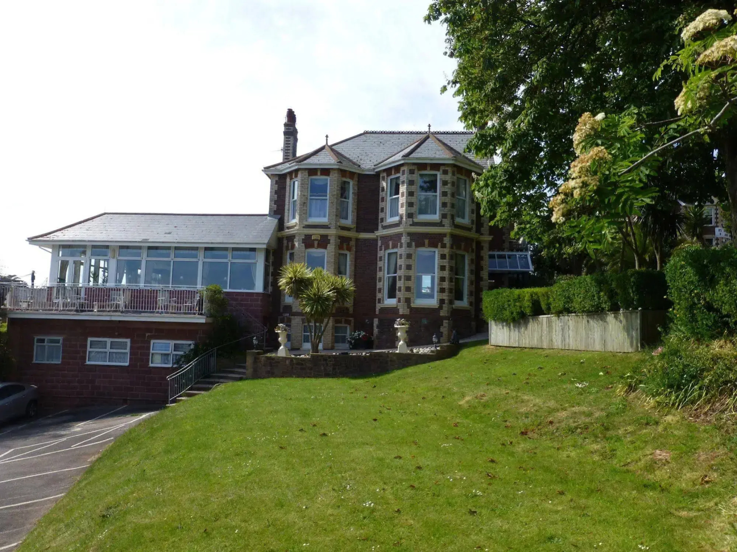Summerhill Hotel