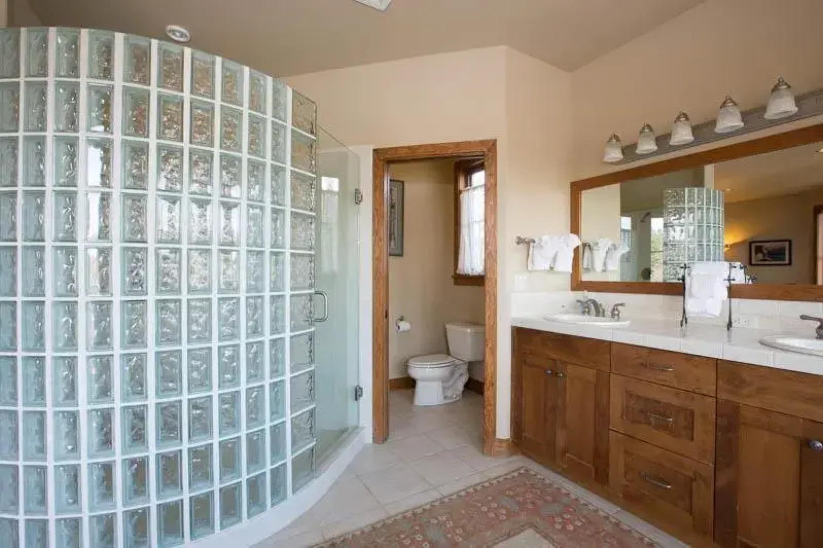 Drake Park 3 Bedroom Home by RedAwning