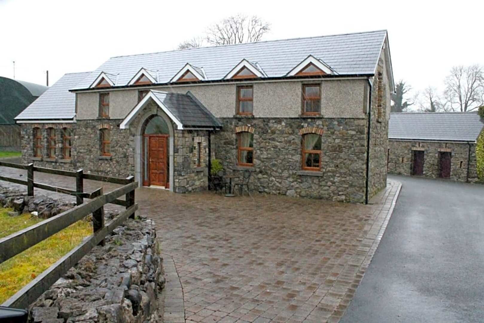 Moynure House Bed  Breakfast