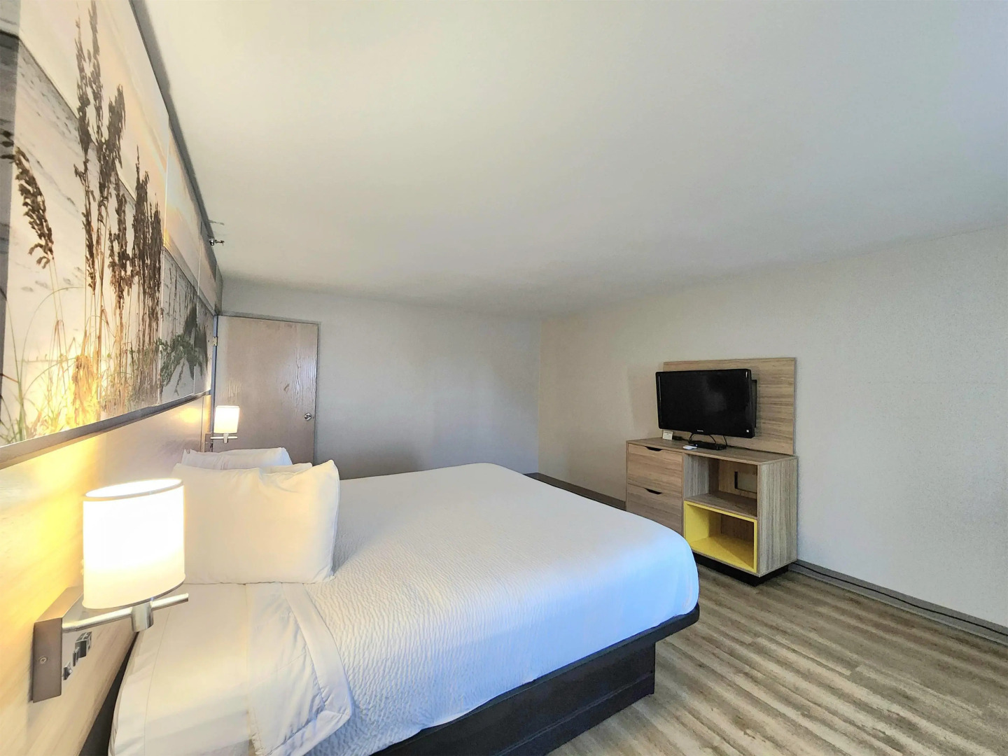 Days Inn & Suites by Wyndham Corpus Christi Central