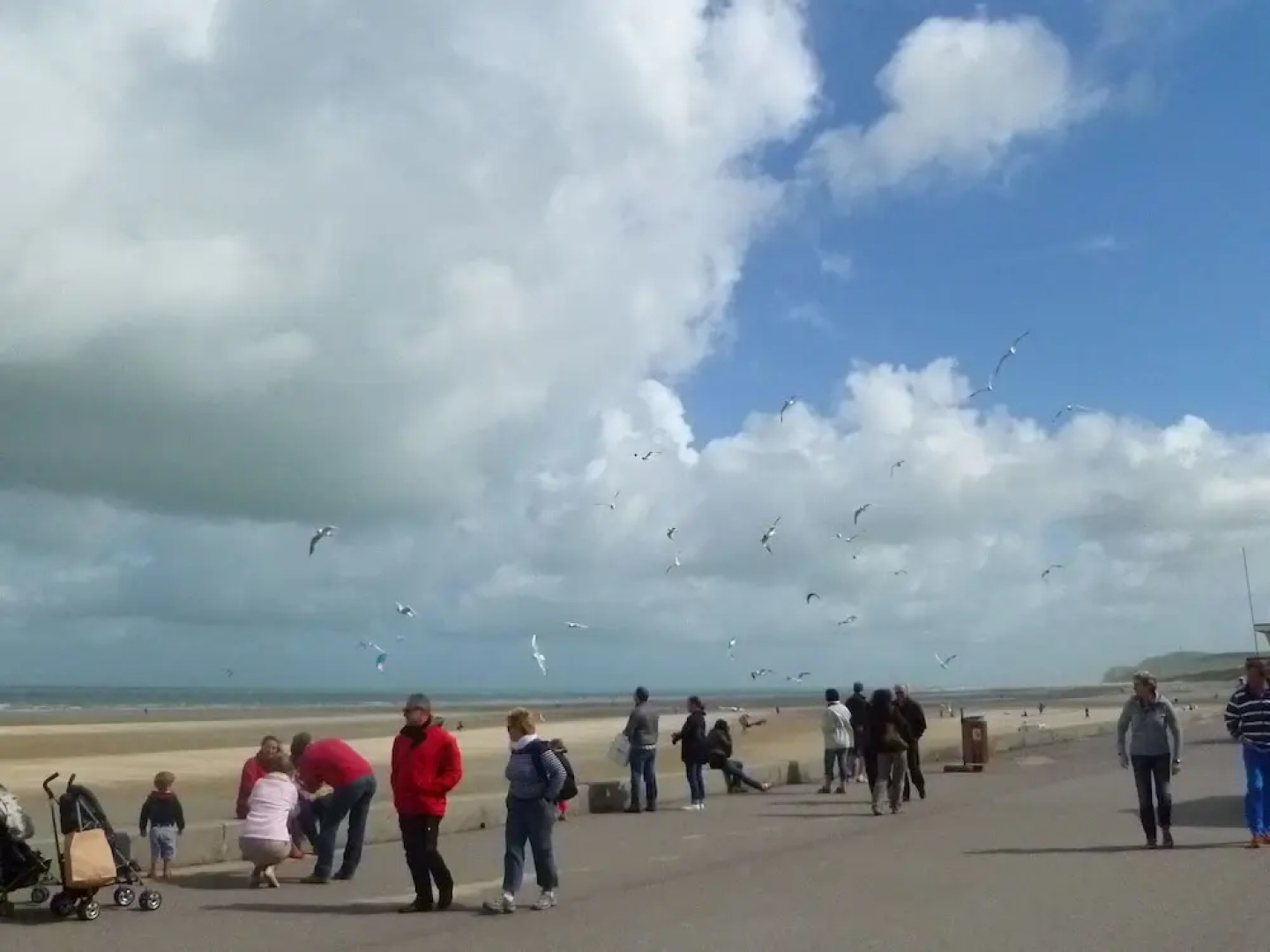 A Pleasant Little Studio Apartment With a Terrace, 30 Metres From the Beach