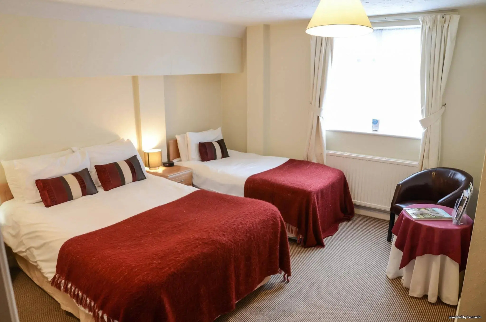 Pettifers Freehouse Hotel