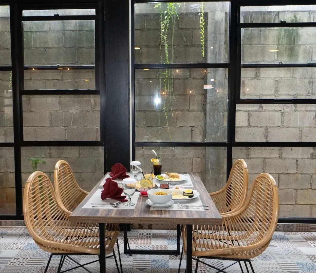 Summerville Hotel & Coffee Shop