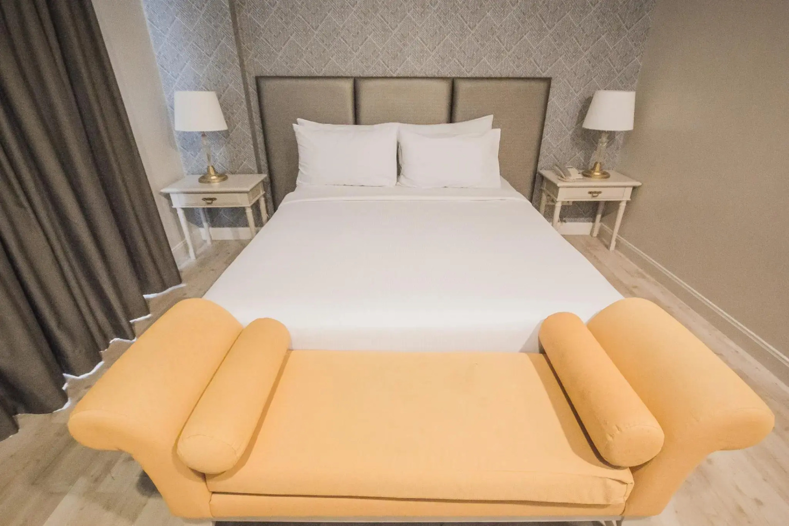 Romance Hotel Srinakarin