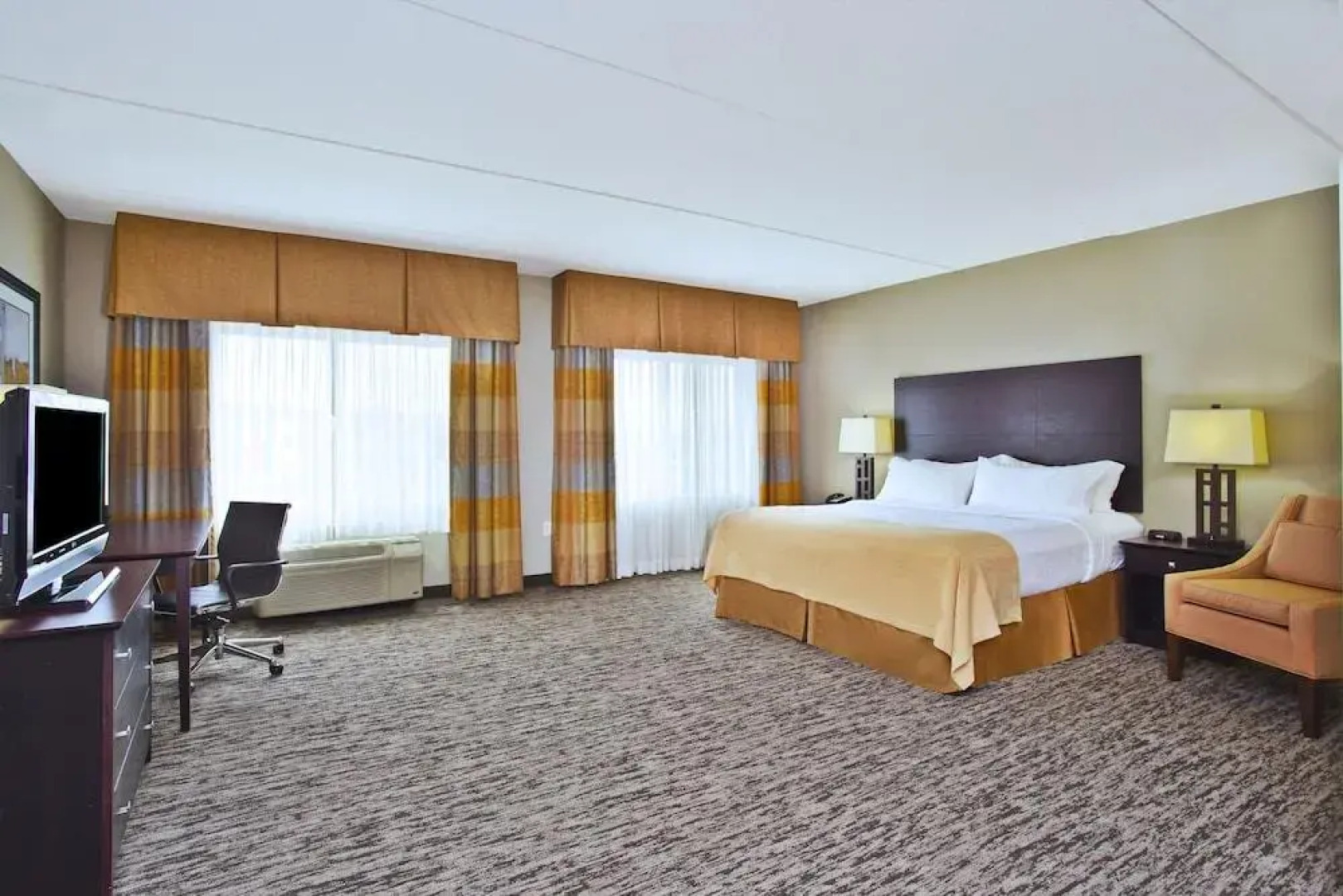 Holiday Inn & Suites Green Bay Stadium by IHG