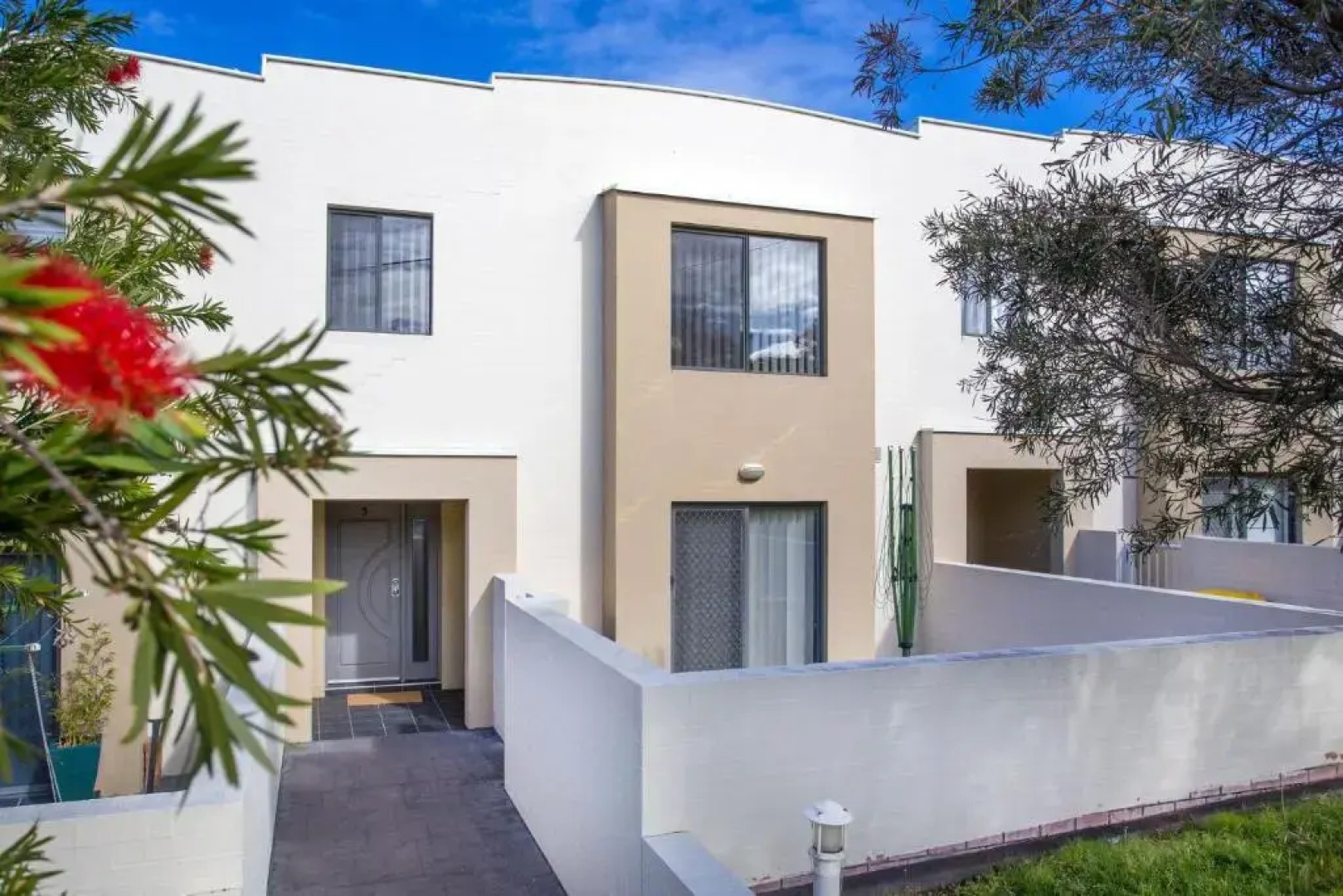 Dolphin Views Unit 5 of 14 Dolphin St