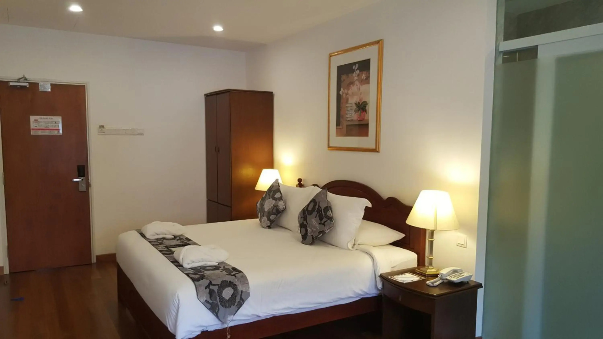 Heeren Straits Hotel