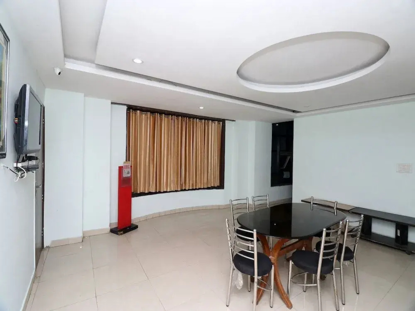 OYO Flagship 18847 Hotel Space Paradise Inn