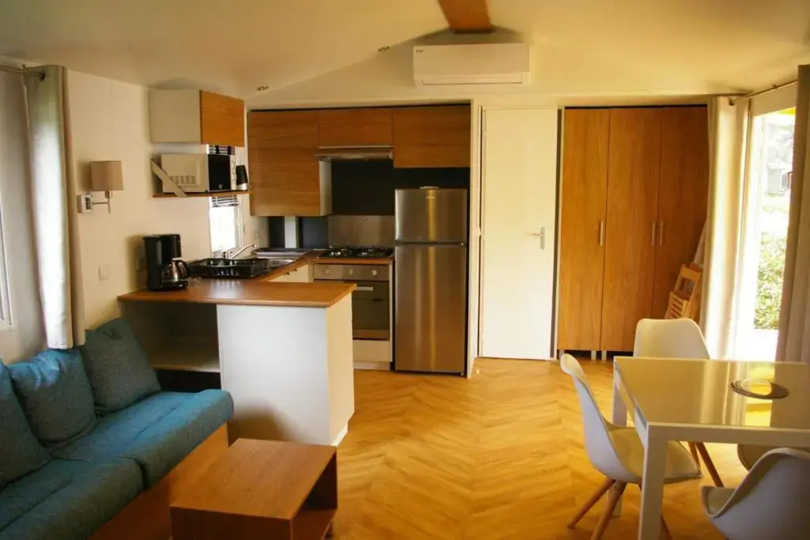 Mobile Home OuiReves 304 facing the Mediterranean