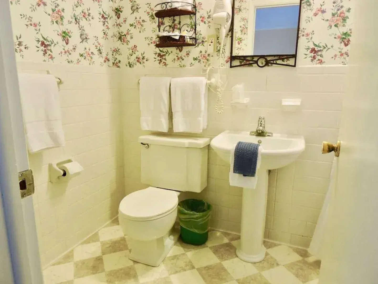 Vinehurst Inn And Suites