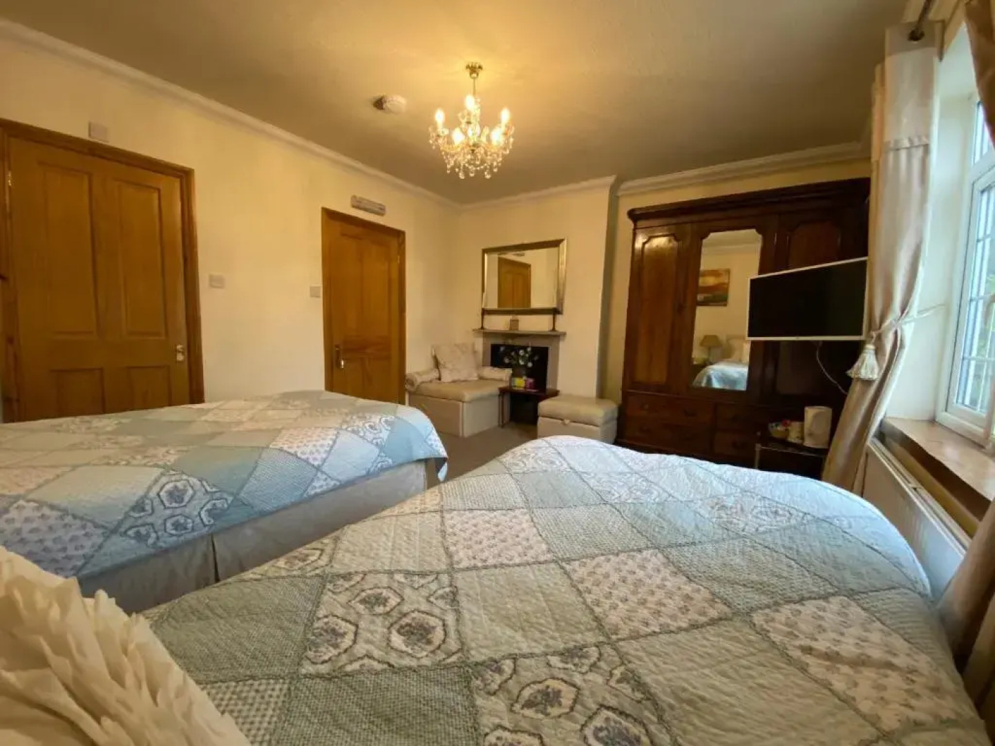 Thompsons Arms Holiday Lets + B & B