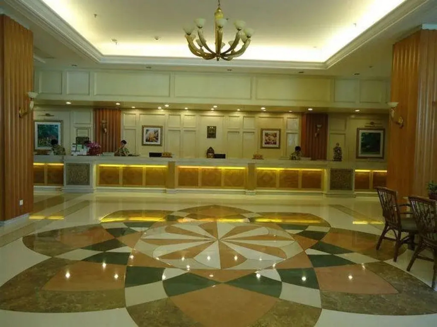 Clifford Golden Lake Hotel