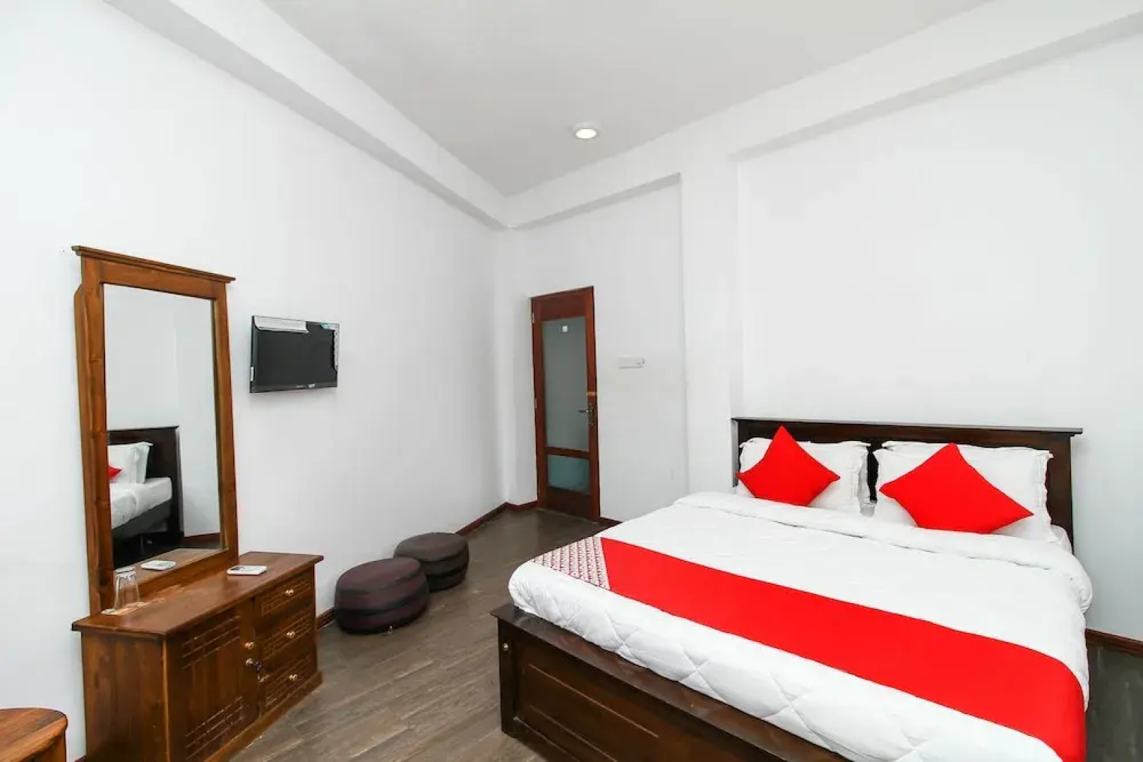 OYO 371 River Palace Hotel