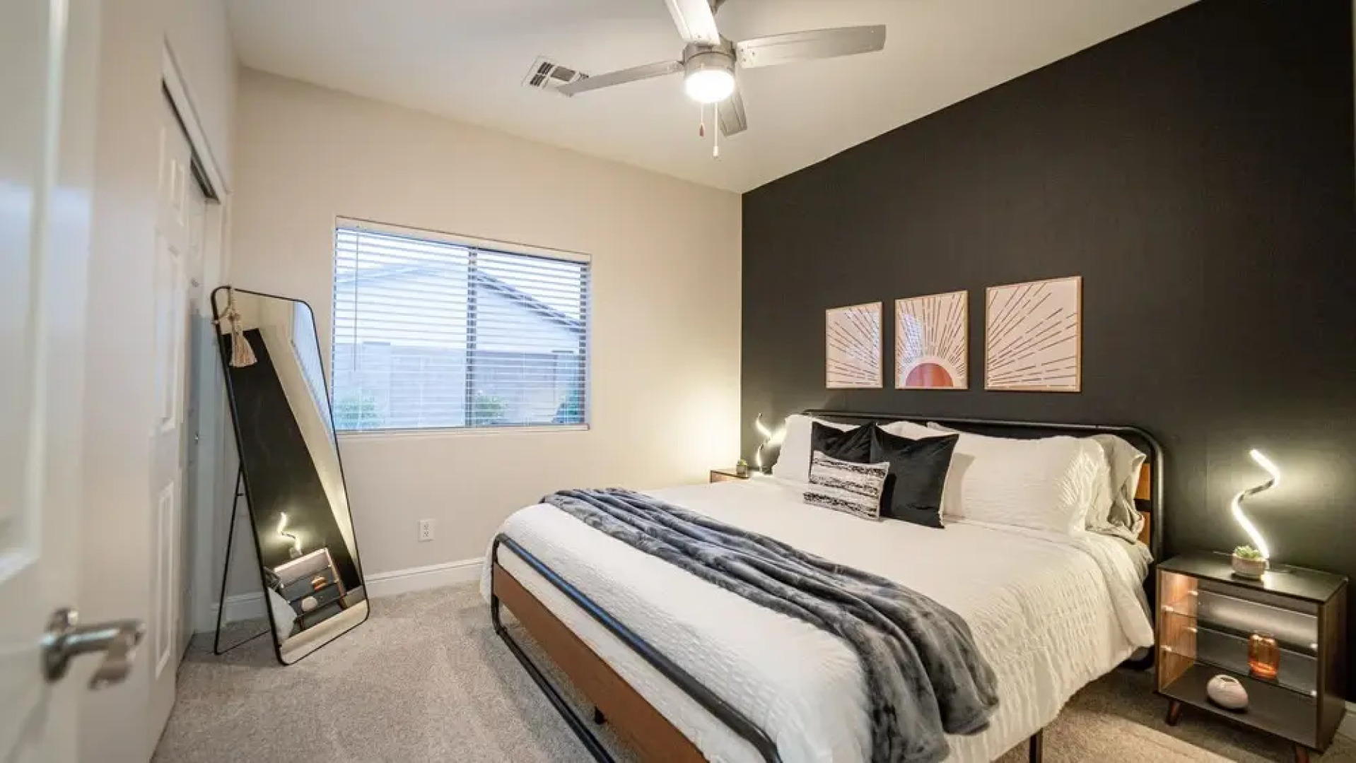 Desert Queen 4 Bedroom Home by RedAwning