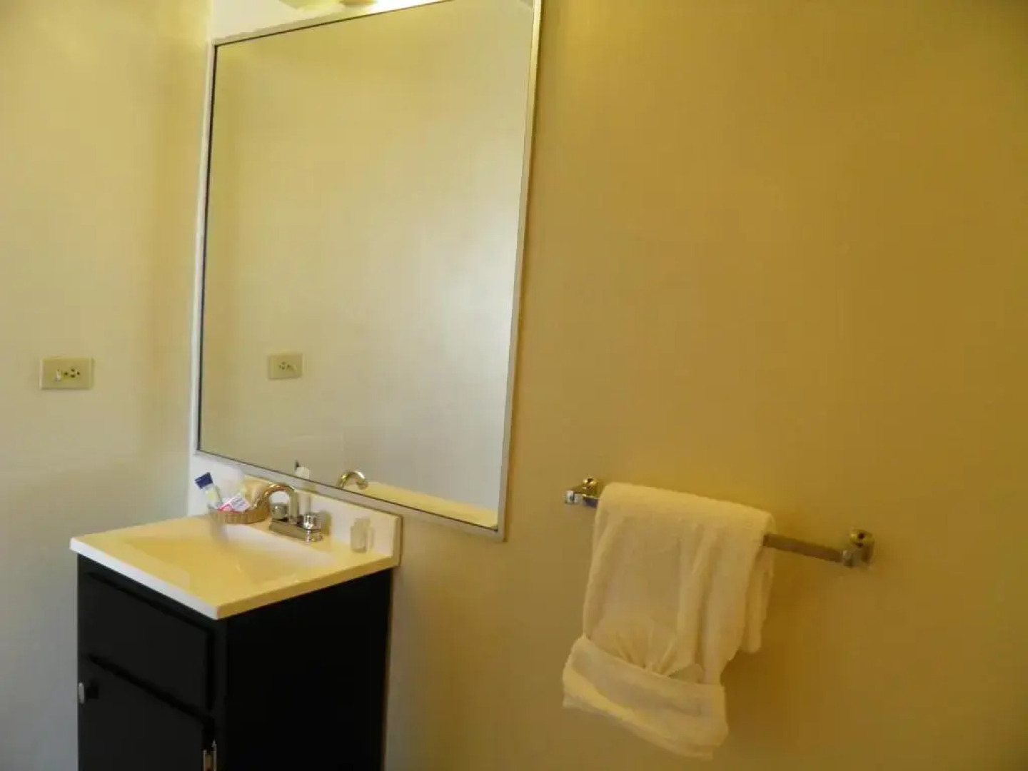 #52 Bungalow Seaside Hotel & Victors RV Park