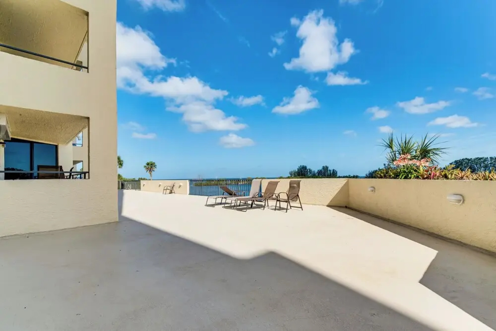 Gulf-view Condo w/ Beach Access & Patio in Hudson
