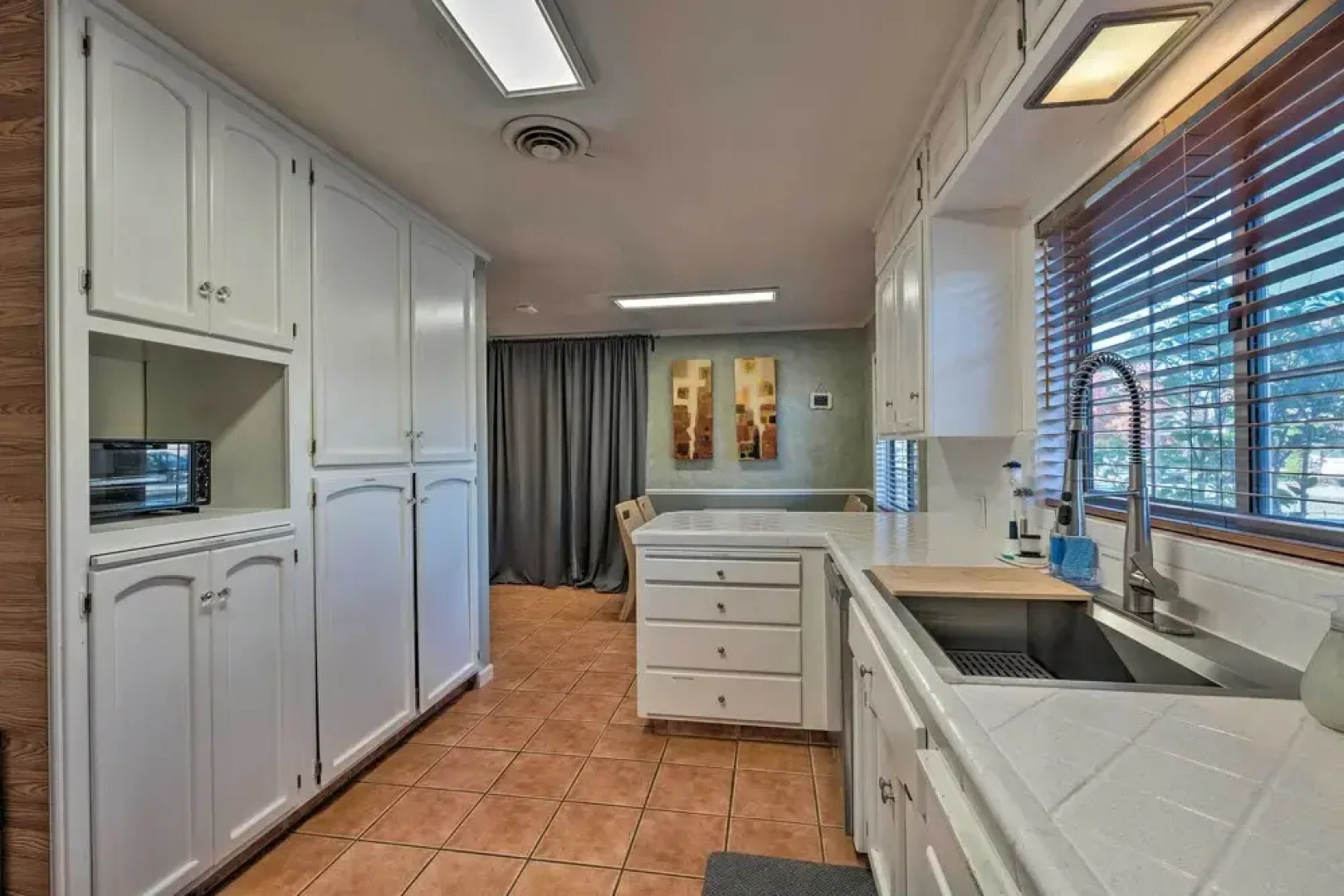 Spacious Wine Country Home: 1 Mi to Downtown Lodi!