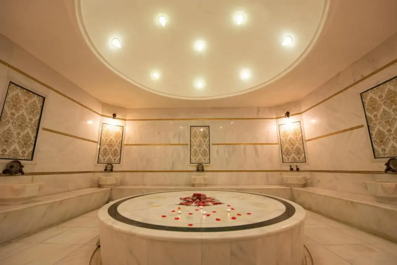 Wellborn Luxury Hotel