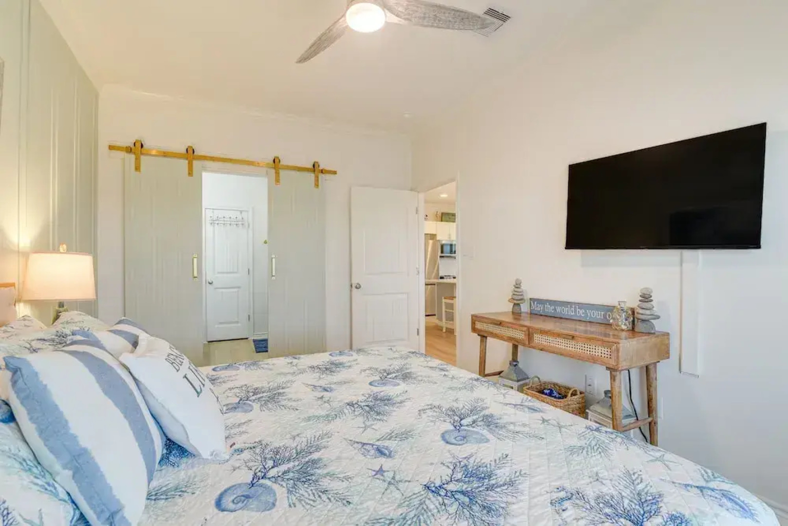 Family-friendly Crystal Beach Home: Steps to Beach