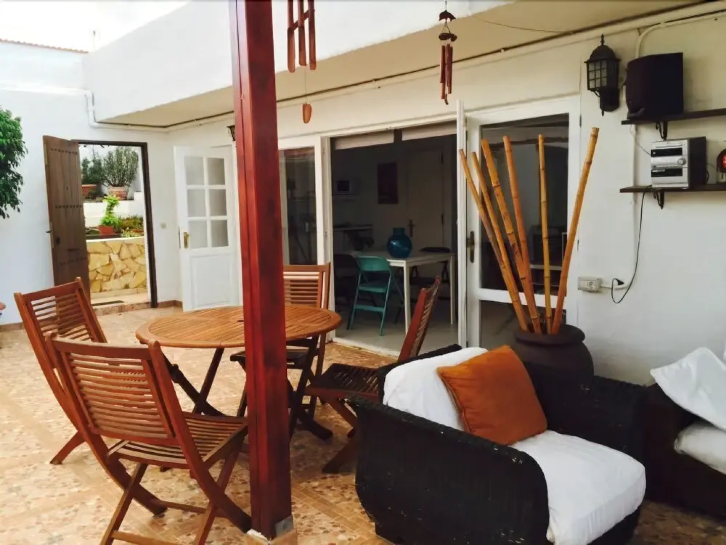 Lightbooking - View and pool