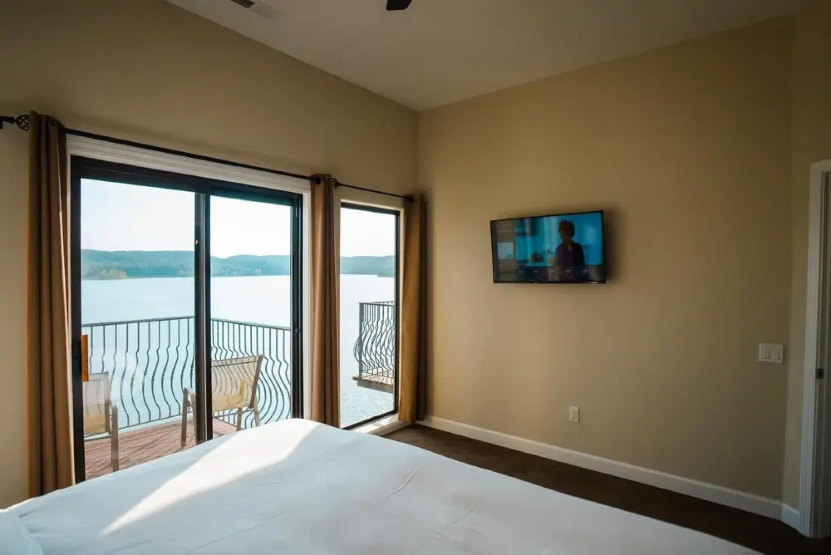 2 Bedroom Lake View Villa - Unit 409