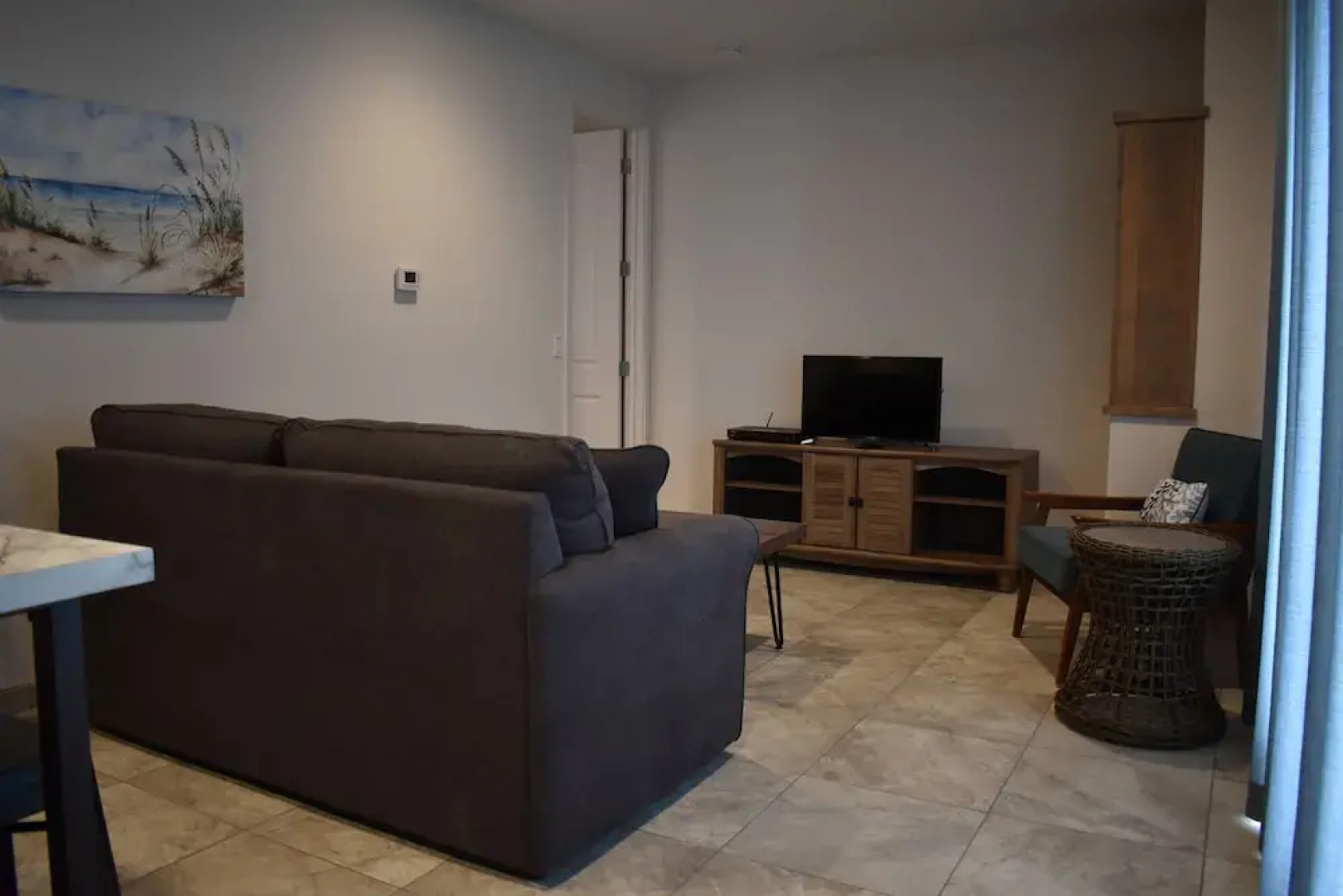 353 Hinds Avenue 1 Bedroom Apts by Redawning