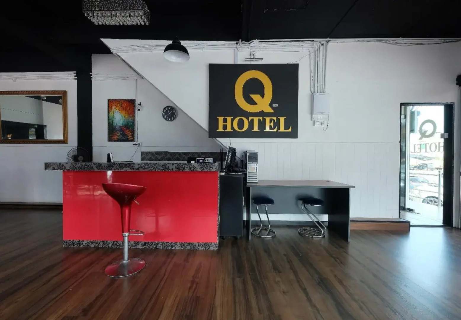 OYO 1104 Q Hotel