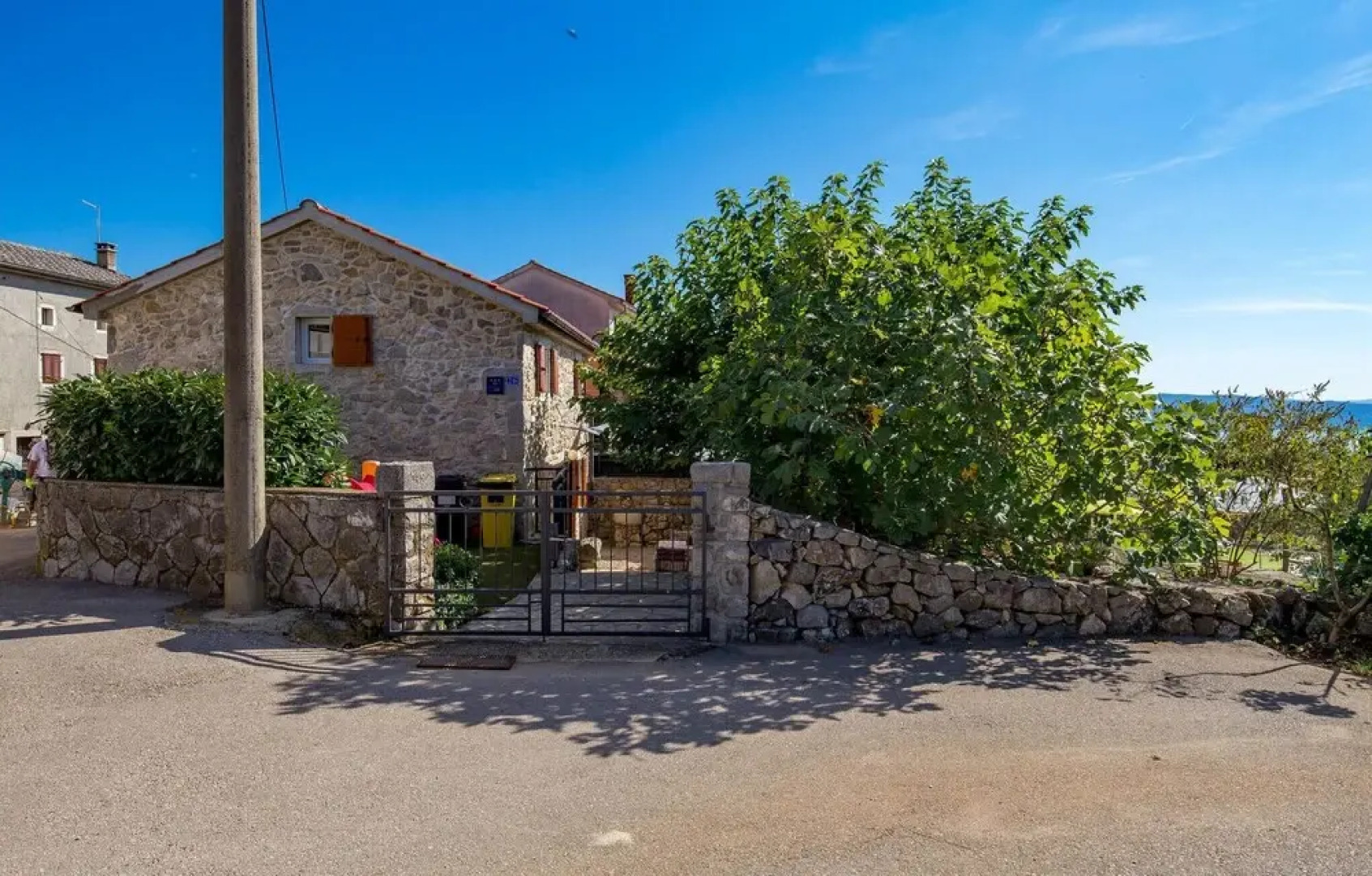 Beautiful Home in Brzac With Wifi and 2 Bedrooms