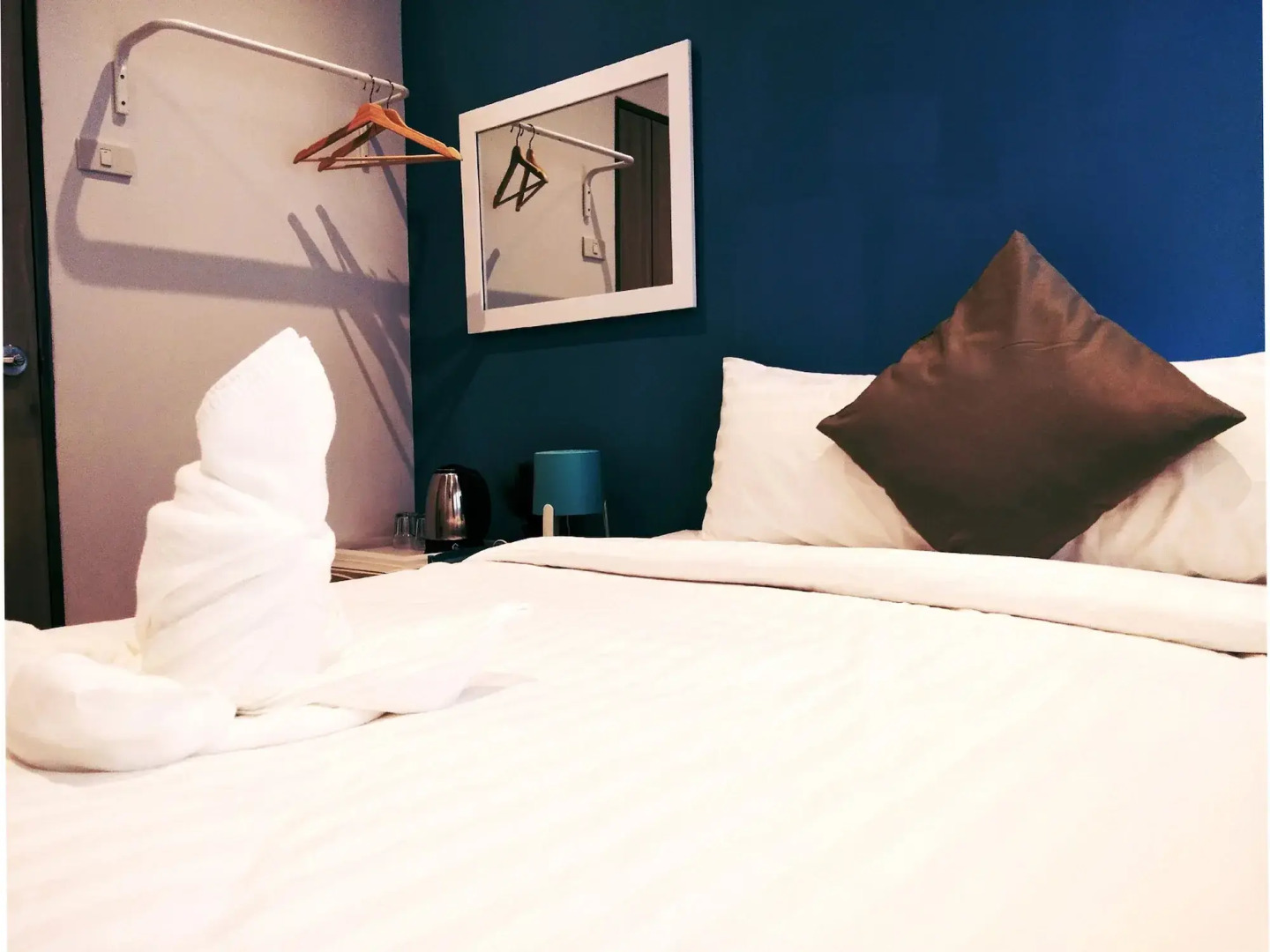 Sleep With Me Bangkok - BTS Phra Khanong