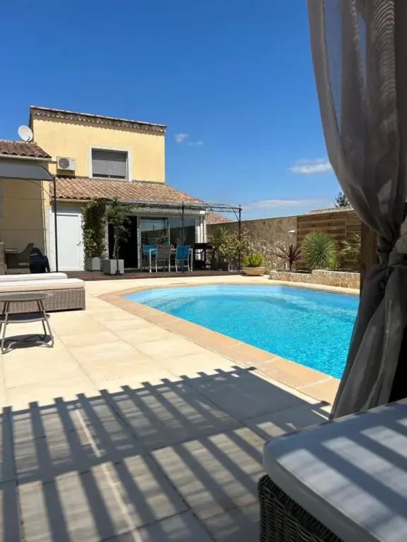 Appartement duplex meublé avec vue sur piscine