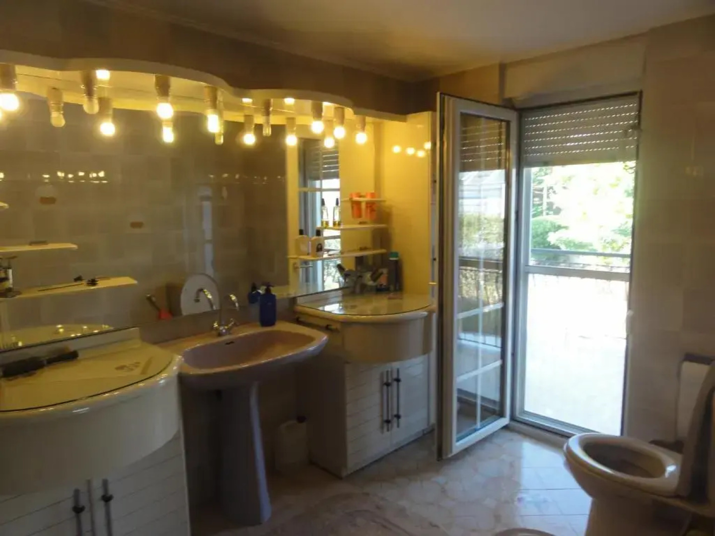 Traditional House with seaview