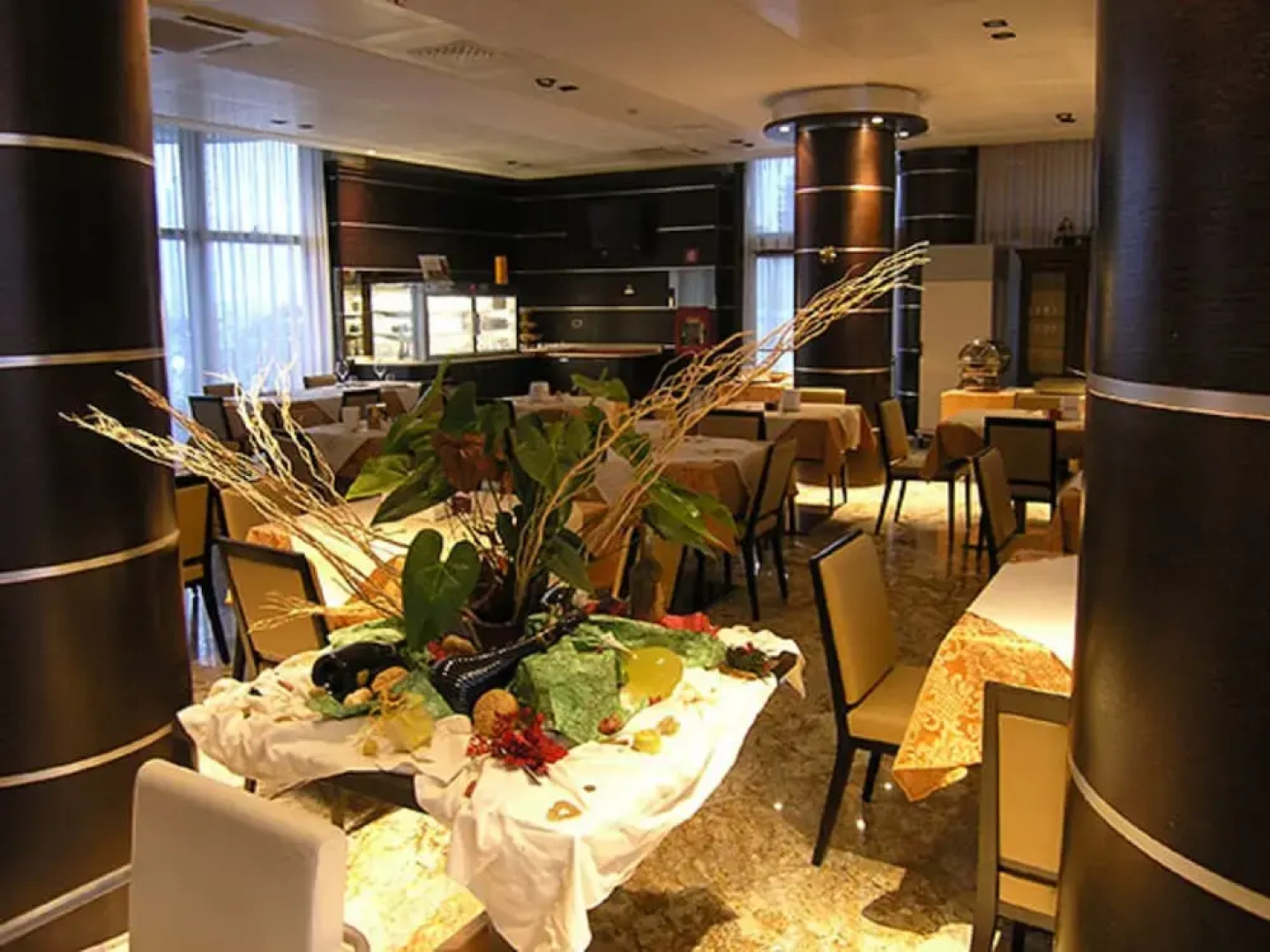 Dado Hotel International