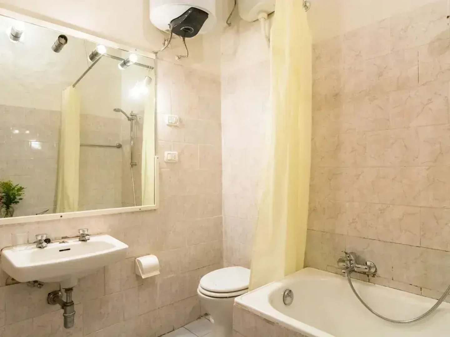 Cosy Farmhouse in Bacchereto With Swimming Pool