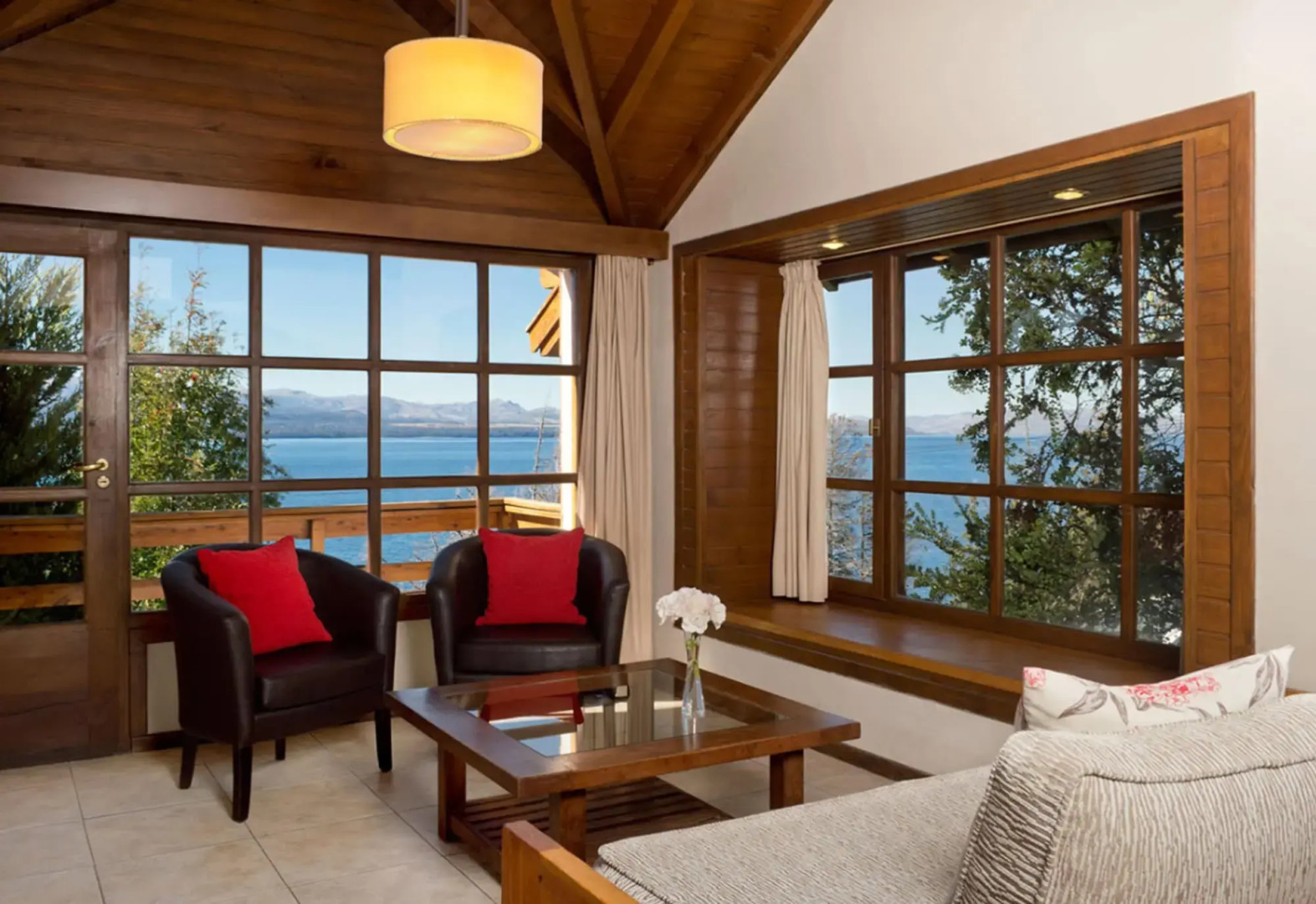 Pailahue Lodge & Cabañas